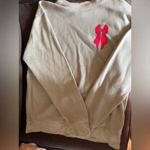 Living Fully Co holiday crewneck, like new